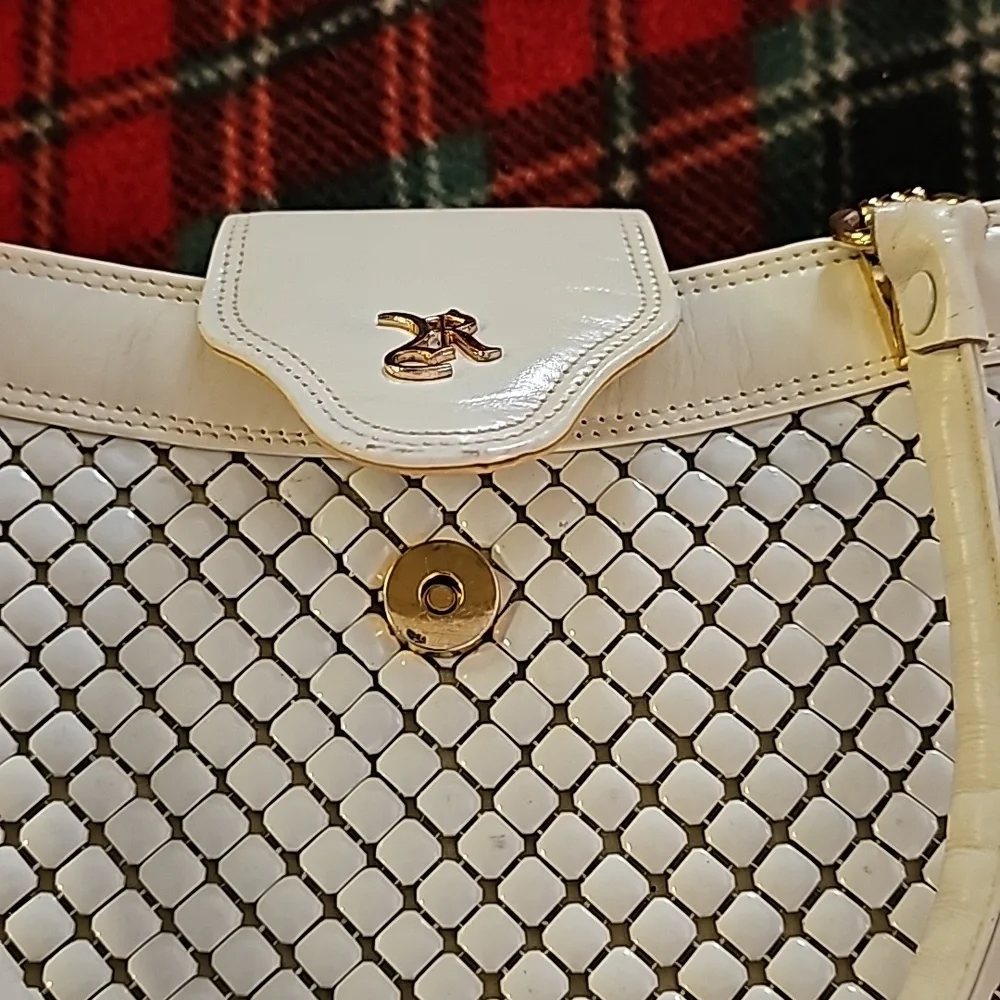 White R Purse - Chain Mail - Picture 10 of 16